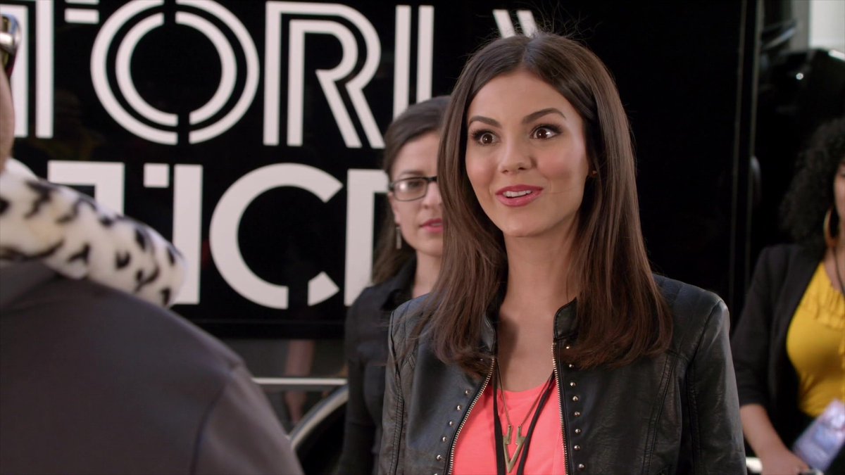 DailyVicJustice's tweet photo. 📸| Gallery Update | Television Productions | 108 screen captures of @VictoriaJustice as herself in season four, episode sixt of Big Time Rush.

🔗https://t.co/4uLLKO36g6 https://t.co/hoNuEHn7Pm