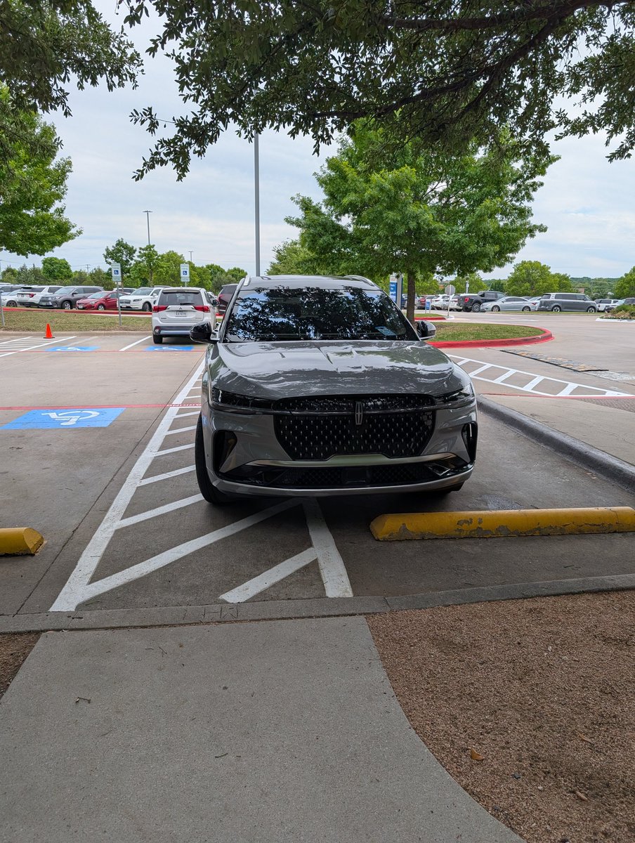 RustyPhx's tweet image. PARKING SHAME! Do Not Park Like This! #badparking #disability #dfw