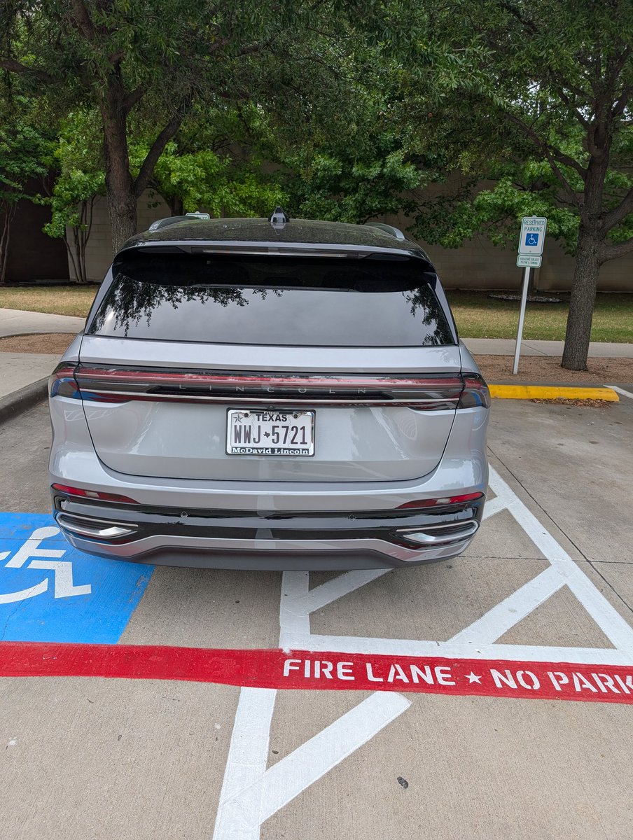 RustyPhx's tweet image. PARKING SHAME! Do Not Park Like This! #badparking #disability #dfw