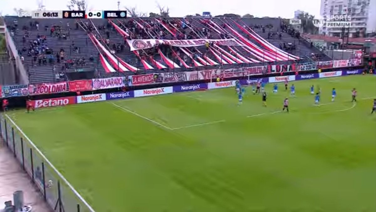 Acá viendo la repetición del partido Morón vs. Colón, para analizar al puntero de la Zona A