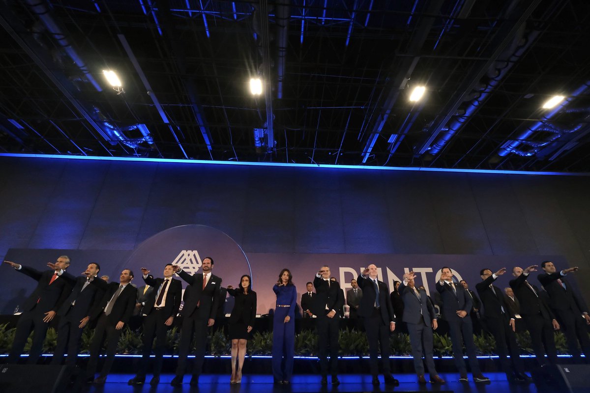 PabloLemusN's tweet photo. Ser parte de eventos como Punto Empresarial 2026 @ComCoparmex me recuerda mis inicios y reafirma el compromiso que en Jalisco tenemos de brindar certeza a las inversiones que buscan crecer en nuestro estado. 

Reconozco el trabajo de Raúl Flores López quien impulsó la competitividad, seriedad y compromiso en el sector; presentó su tercer informe de actividades al frente, dejando una institución más fuerte. Es un honor haber entregado el Premio a la Trascendencia Empresarial al ingeniero, Luis Aranguren Tréllez, por su destacada labor en el sector alimenticio, una persona a la que siempre he admirado.

Así mismo, dimos la bienvenida al nuevo presidente, Luis Arturo Beas, quien llega en un buen momento para tomar las riendas y en quien vemos un gran aliado. 

Aquí trabajamos juntos por el desarrollo de nuestra gente que nos ha permitido poner a Jalisco como ejemplo nacional e internacional.