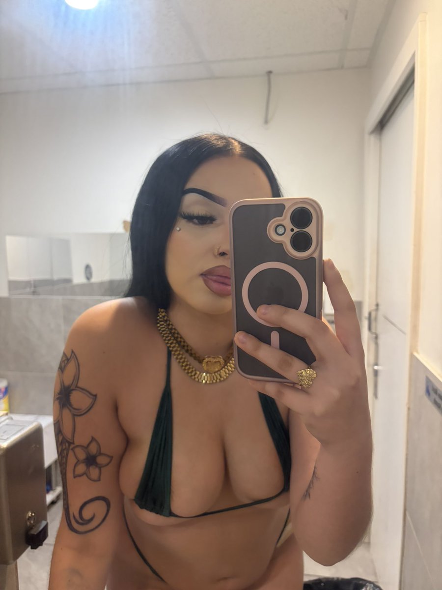 Hazel🍑 tweet media