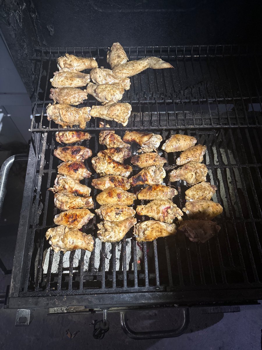 38T_y's tweet image. Like a real man #Grillmaster