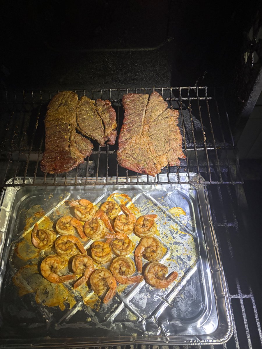 38T_y's tweet image. Like a real man #Grillmaster