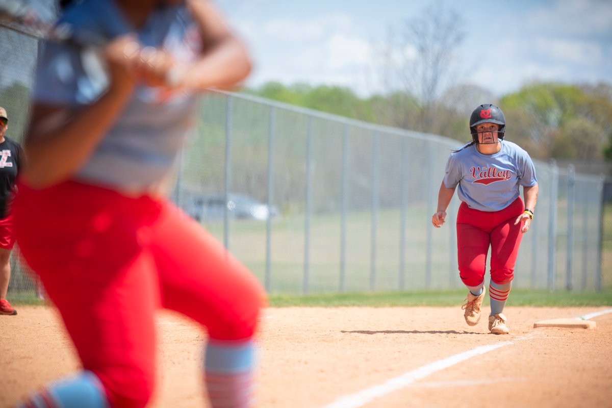 CVRedHawks's tweet photo. 🥎 @CVCCRedHawksSB hits 7 home runs in regular-season finale https://t.co/SAF9PmLy1z https://t.co/Gew1oynZQi