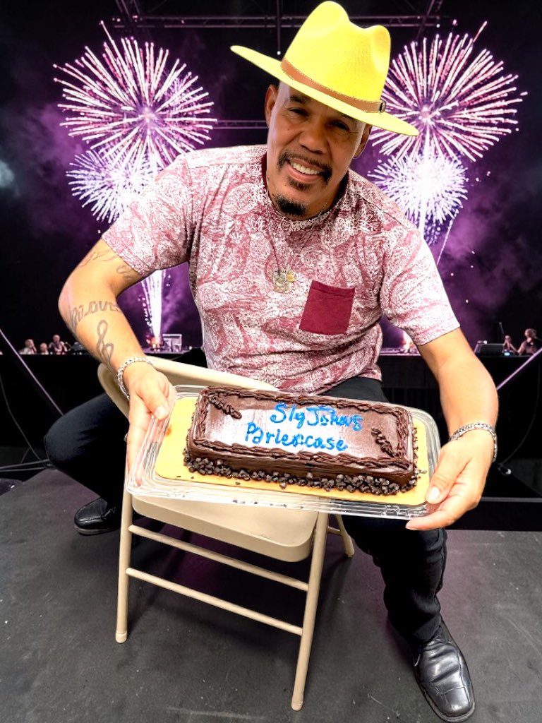 slyjohn1969's tweet image. …. Wow it’s 420… you guys are smoking lol… actually it’s also my #Birthday 🎉🎁🎂🙏🏽💕… thanks for your  follow and support of loving Music with me I appreciate you.. @slyjohn1969 #HappyBirthday #420day #Party #Classof76 #50thAnniversary