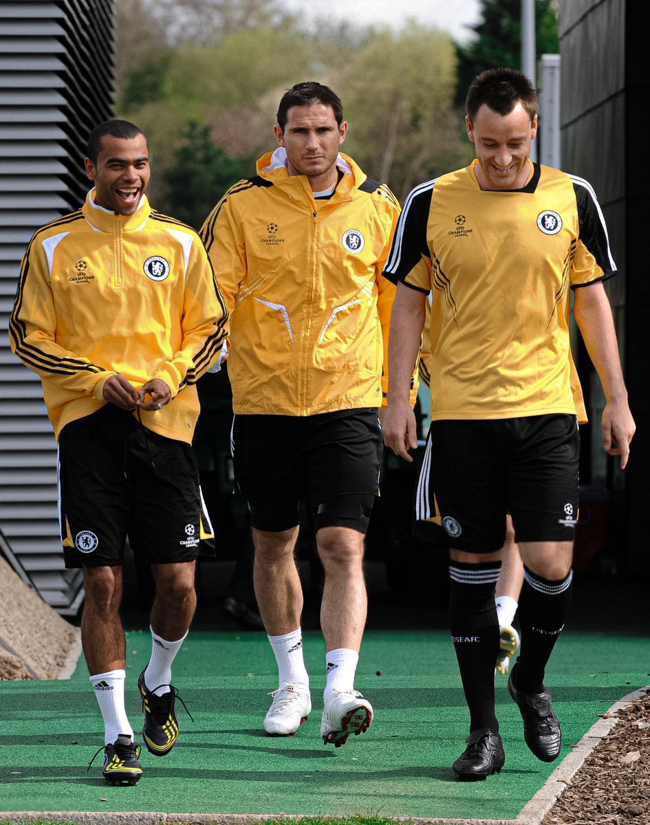 00sFootb4ll's tweet photo. Ashley Cole, Frank Lampard and John Terry in Chelsea. https://t.co/NNLRI95pXu