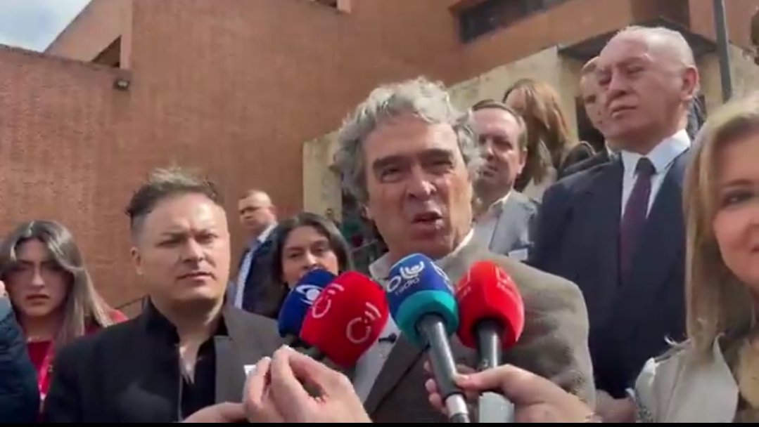Definitivamente Fajardo no entendió la política. Vive en un mundo paralelo.