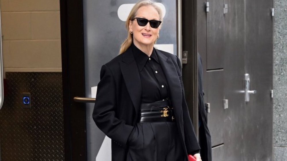 MERYL SERVING CUNT IN THREE DIFFERENT OUTFITS IN THE SAME DAY