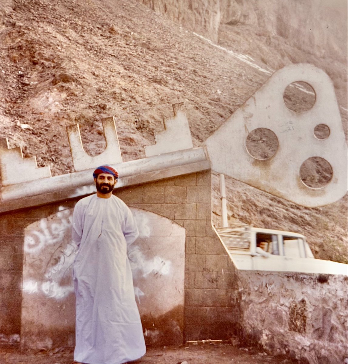 AlsiyabiHamood's tweet photo. ذَهَبْنَا … إلَى عَدَنٍ قَبْلَ 
أَحْلاَمِنَا فَوَجَدْنَا القَمَرْ
——————————
 حمود بن سالم السيابي 
——————————
https://t.co/JOMvkijFcn https://t.co/UKGd0z1hJF