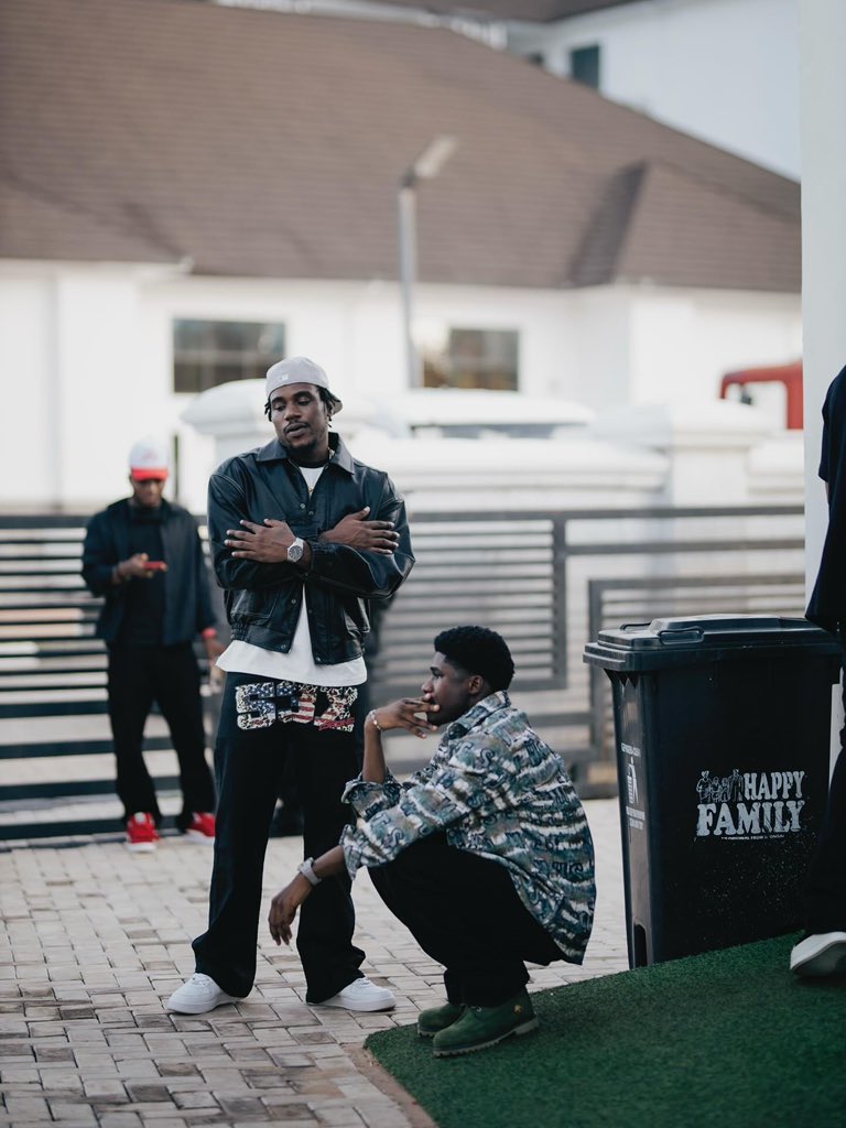 Feladehusla tweet media