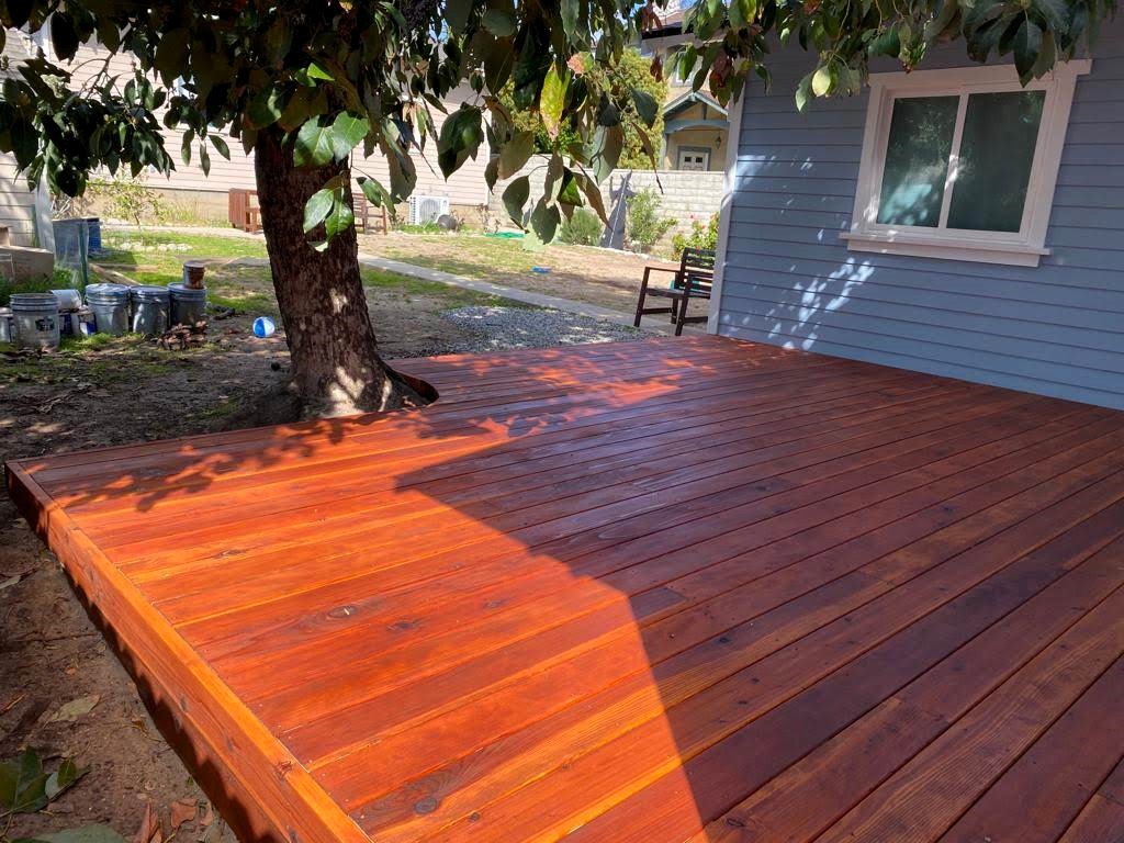 YourDeckBuilder's tweet image. That SoCal sun makes this wood grain shine! ☀️📐 A warm finish is the perfect start to the week, enhancing the wood's natural beauty. #YourDeckBuilder #LALiving #Woodwork #DeckDesign #SpringBuilds #OutdoorLiving #CaliforniaSun 

CSL #907689