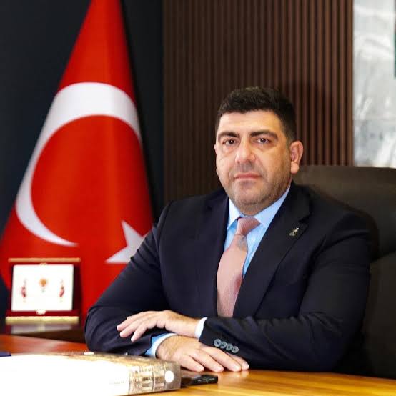 ascinarbas's tweet photo. Mardin ve Mardin insanına olan yaklaşımınızı yakinen bilen, gören biri olarak diyorum ki, Sizin başkanlık koltuğuna oturmanız halkta sevinç kaynağı oldu. Başta alt yapı, Marsu ve diğer konulara eğilmeniz elzemdir artık. Bu şehir bunu hak etmiyor. https://t.co/AmmjzcTp6G