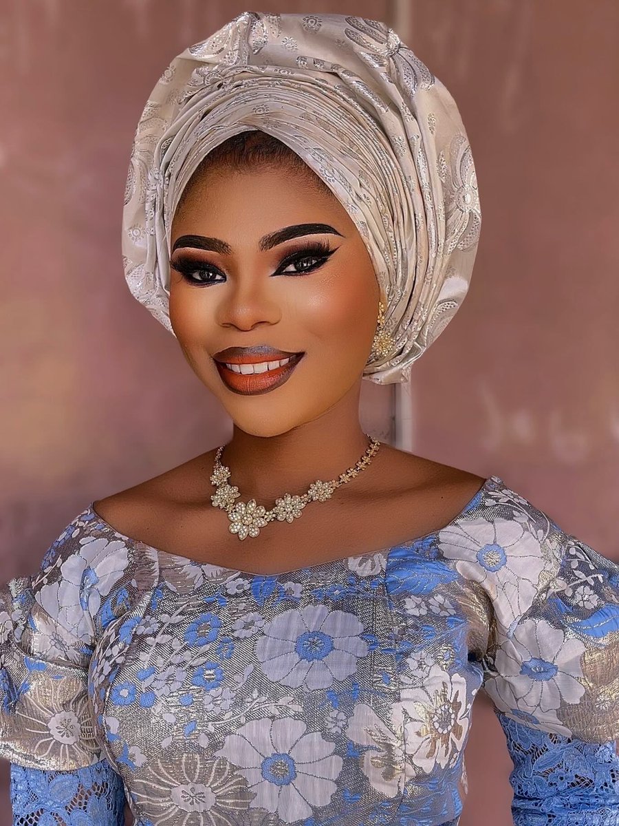 KawtharAbdzhxz's tweet image. Business card? No, here’s my portfolio in one tweet. 😉 So excited to connect with all the beauty lovers on here! Which look is your favorite? 1, 2, or 3? 👇
#beauty #makeup #makeupartist