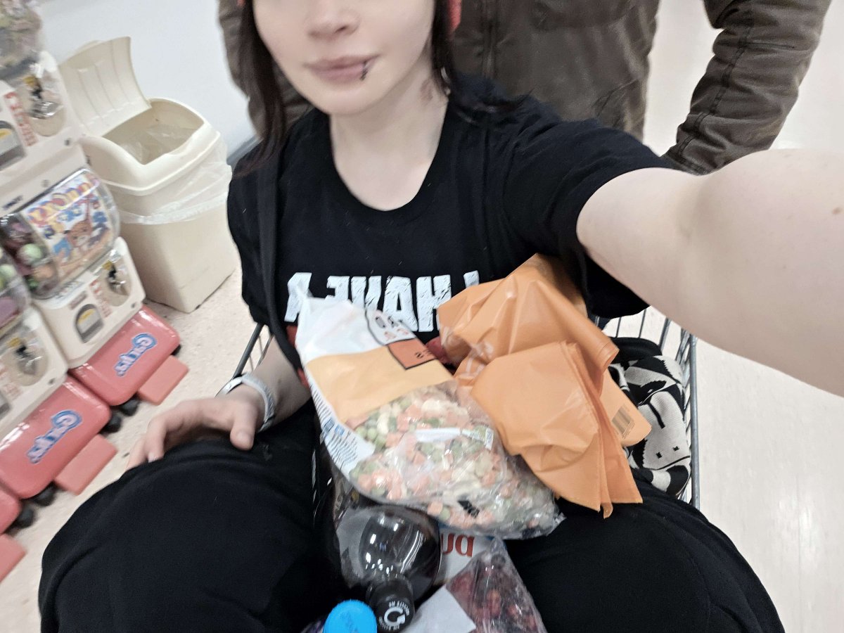 doll bun🏳️‍⚧️ tweet media