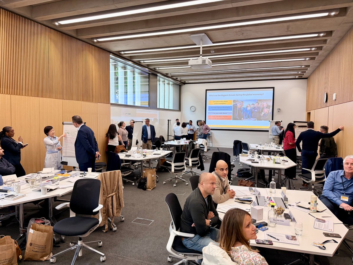 KamiarMohaddes's tweet image. Had a great time with colleagues from @ProgressSW this afternoon discussing major threats to the global economy (including #technological, #societal, #environmental, #economic and #geopolitical), zooming into and out of #AI!