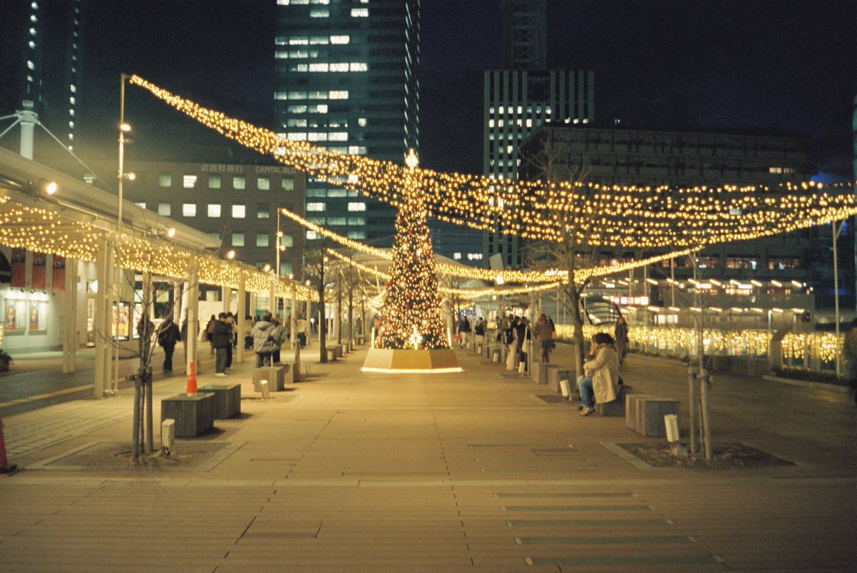 ryoezou's tweet image. クリスマスシーズンの写真
LOMO MC-A
KODAK vision3
＃Lomography