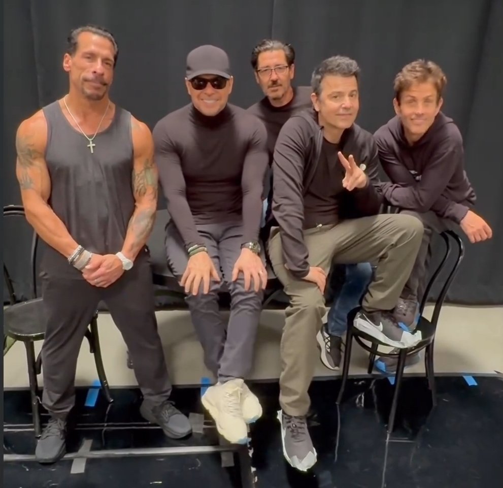 Isawood79's tweet photo. Still stealing hearts… every single Monday ❤️🔥 @dannywood @donniewahlberg @nkotb
#NKOTBMonday #BlockheadForever #NKOTB #ForeverLove #90sIcons
📸: Printed by @livenationvegas IG Reels video https://t.co/lYWRunypf4