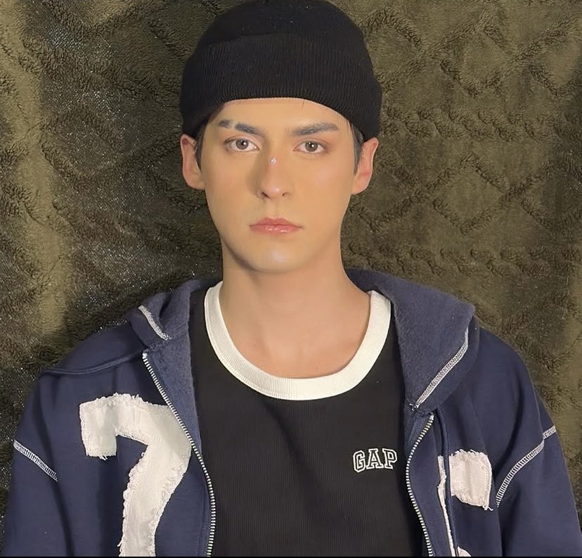 Q_ARE PICS tweet media