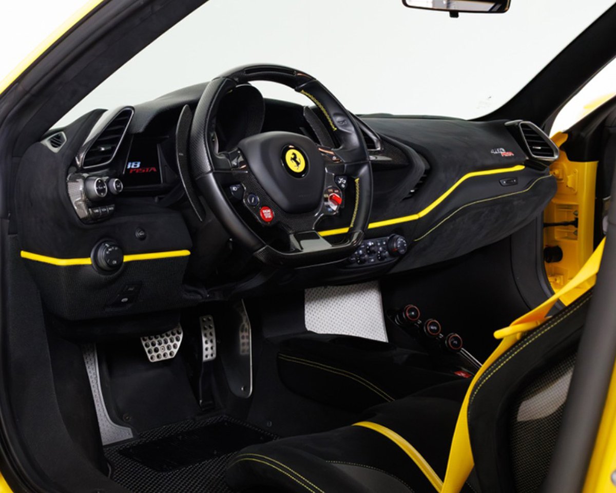 Barrett_Jackson's tweet image. Made to move fast … and it did! 2020 @Ferrari 488 Pista sold for $819,500 at the 2026 #PalmBeach Auction.

Learn more: bit.ly/PB26TW-2020Fer…