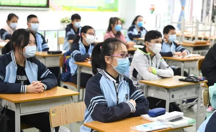 franck_levent's tweet image. When your meeting’s “5-minute update” turns into a 20-minute deep dive… but someone brought donuts, so it’s low-key a win.  #WorkLife #OfficeHumour #MeetingVibes