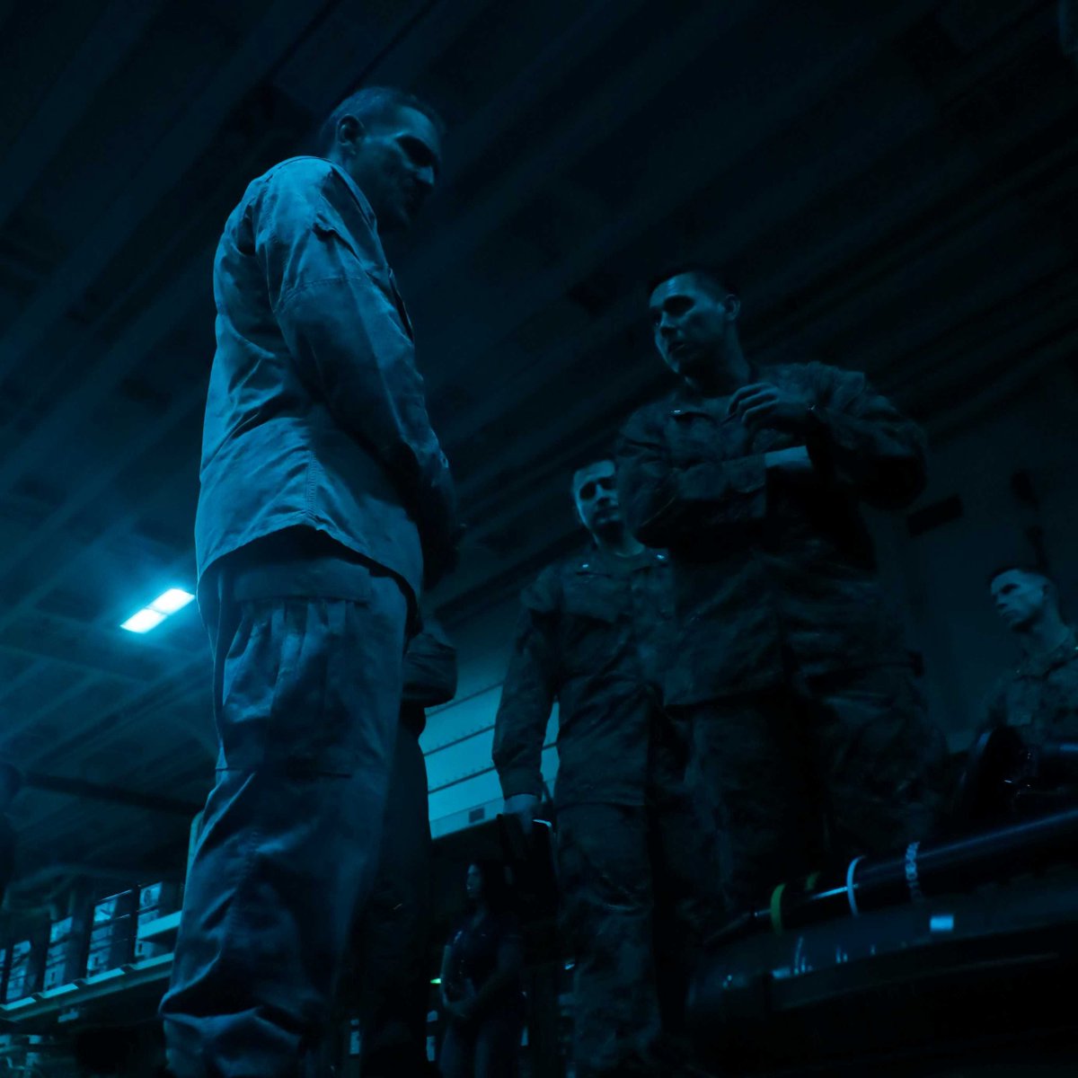 USMARCENT's tweet photo. During a visit to the amphibious assault ship USS Tripoli, U.S. Marine Corps Lt. Gen. Joseph R. Clearfield, Commander, U.S. Marine Forces, Central Command, had the opportunity to speak directly with Marines aboard the ship and discuss equipment and gear capabilities. https://t.co/zZNsoKf6za