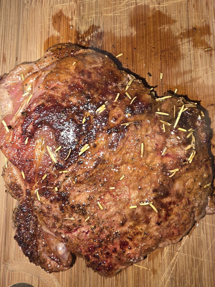Teezerohero's tweet image. #Meat(Had no fresh herbs so I had to improvise smh)