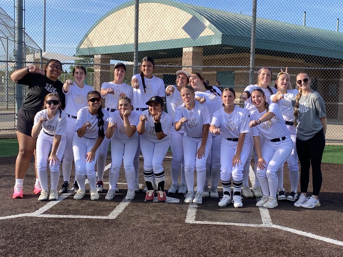 KaitlynBellone's tweet image. Second place at the NTFCA Turf Wars Invitational!!! Team stood on business against some tough competition. Sky’s the limit. Got some second base action , all 3 outs to end the inning!
@amntxrob14u @CoachHill2314 @BraidynBurr 

#GameDay
#BallPlayer
#Clutch
#RecruitMe