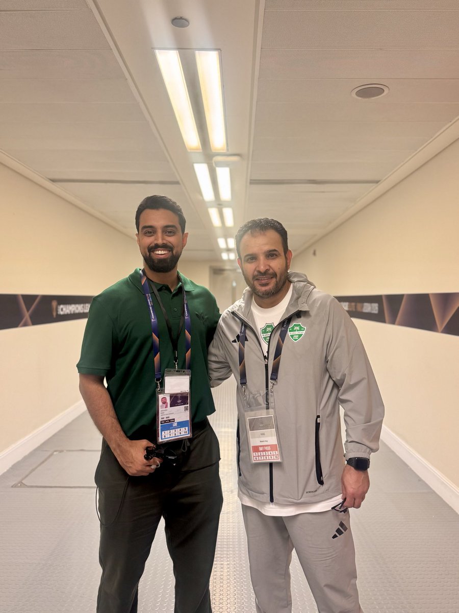 BadghishM's tweet photo. تشرفت بلقاء د.مبارك المطوع @MubarakAlmutaw1 والف مبروك لممثل الوطن @AhliSC @ALAHLI_FCEN 

#sports #orthopedic #AFC #النخبة_الآسيوية https://t.co/sv9kFrS5Kn