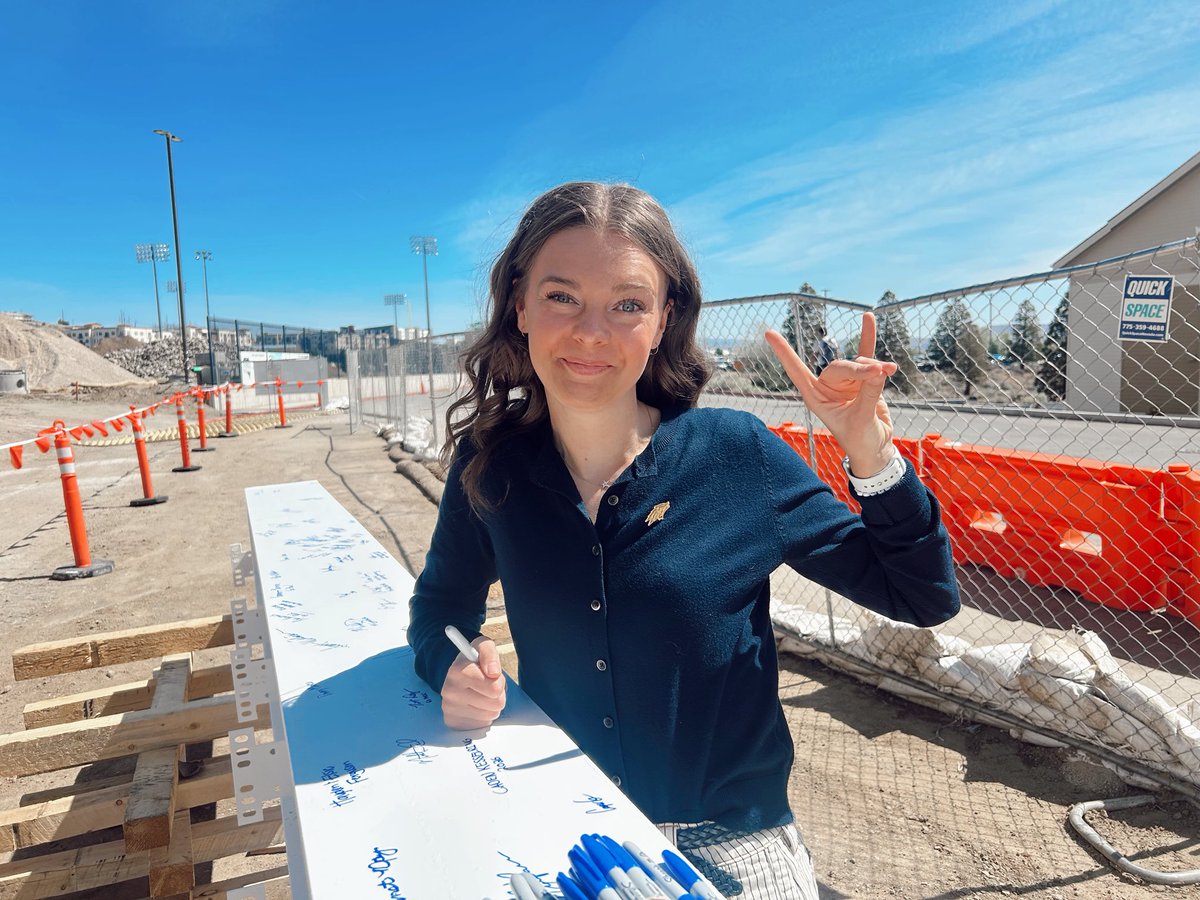 _elsielynn_'s tweet image. Last Beam placed on @NevadaWolfPack indoor facility today! Can’t wait for this bad boy to be done!! And for @NevadaFootball to put some blood sweat and tears on that field! GO PACK! 🐺💙🏈 #BattleBorn