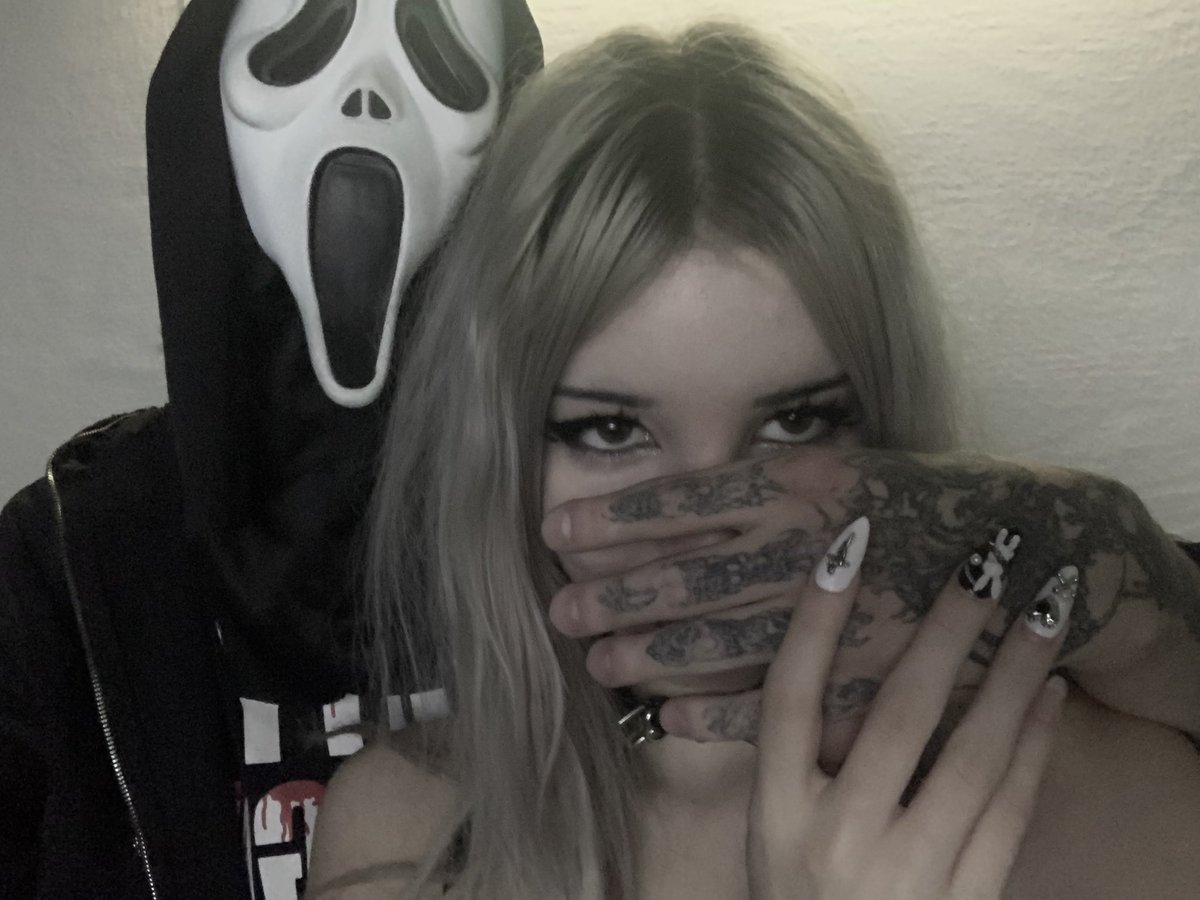 𝘙𝘪𝘯𝘨, 𝘙𝘪𝘯𝘨 . . . 📞🖤 tweet media