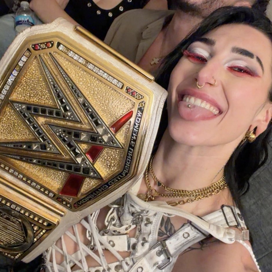 𝐌𝐀𝐌𝐈 tweet media