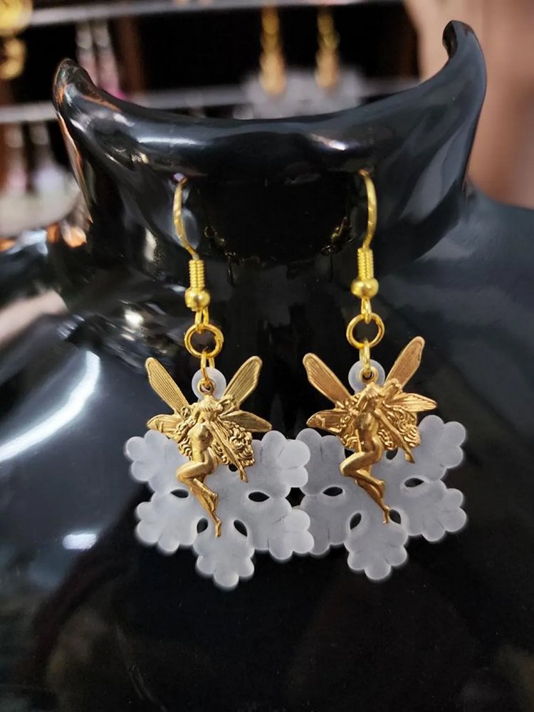 Elizavella1's tweet photo. gold fairy white snowflake earrings dangles handmade fantasy fairytale jewelry #FairyEarrings #goldfairyearrings #snowflakeEarrings #fairytalejewelry #renfairefashion https://t.co/1tTFrYjRWj https://t.co/IXGlOietRe