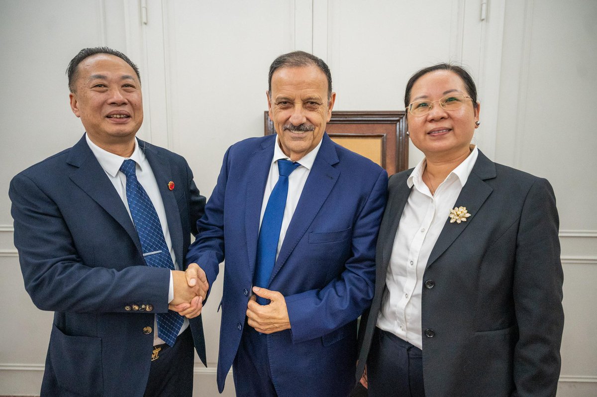 Seguimos dando pasos firmes en la apertura de La Rioja al mundo. Hoy recibimos a la delegación de la empresa china Hainan Trailblazer, que llega a nuestra provincia para avanzar en la evaluación de proyectos de inversión en minería y energía, en continuidad con los acuerdos que