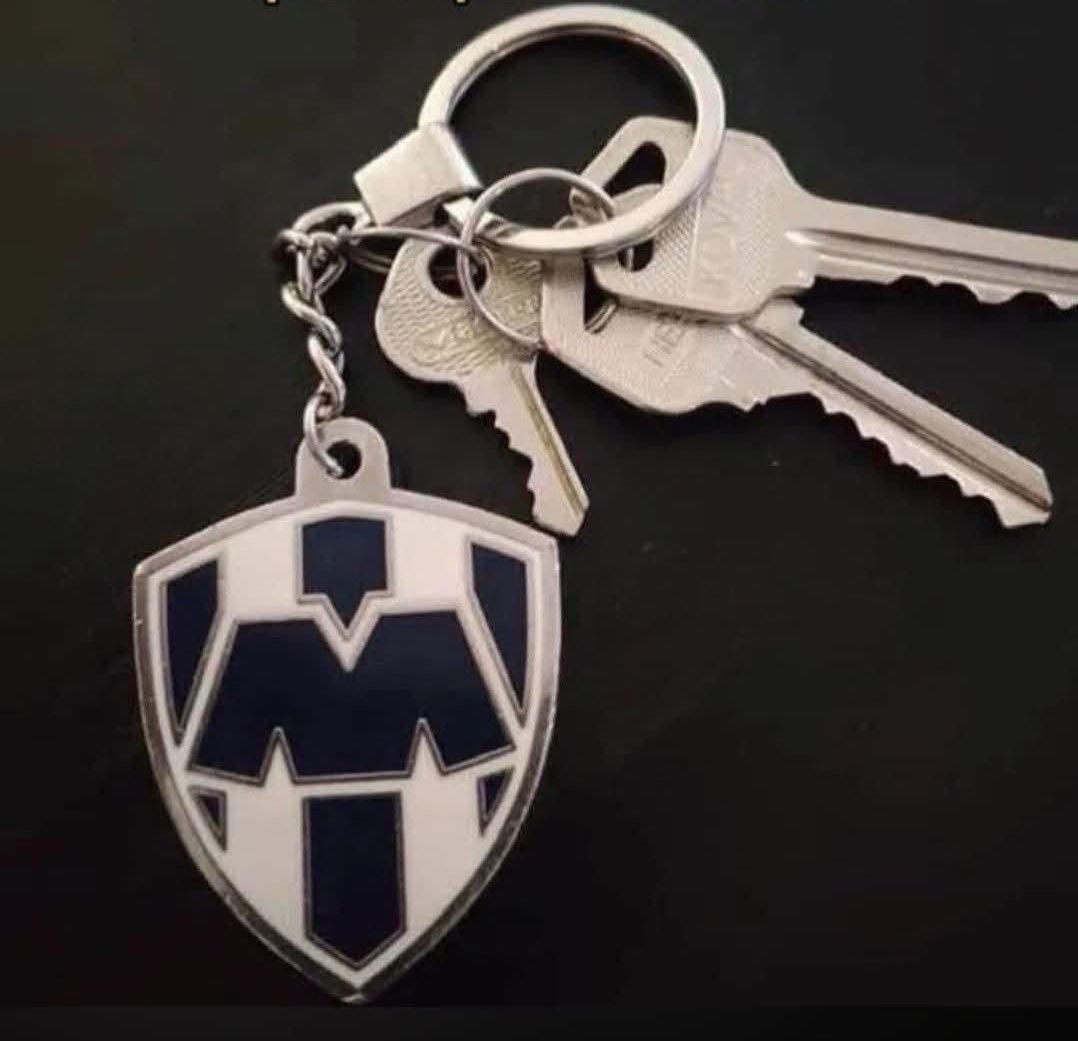 Raza! Me encontré estas llaves, espero no sea de alguien que se haya quedado fuera.