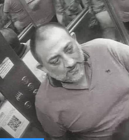 Dice:
Jose G. Higuera 
Buenas .Alguien que sepa de donde pueden ser estos hijos de puta ,engañaron a mi madre diciéndoles que me conocían  y se les metieron al dpto en pompeya  y les robaron plata
Compartamos hasta que los encuentren
<a href="/AleMonteoliva/">Alejandra Monteoliva</a>