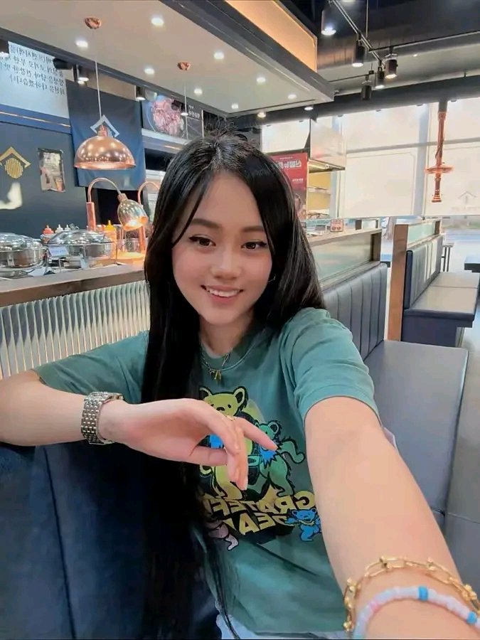 AngelaEdina09's tweet photo. How do I look https://t.co/rYixTlmWdn