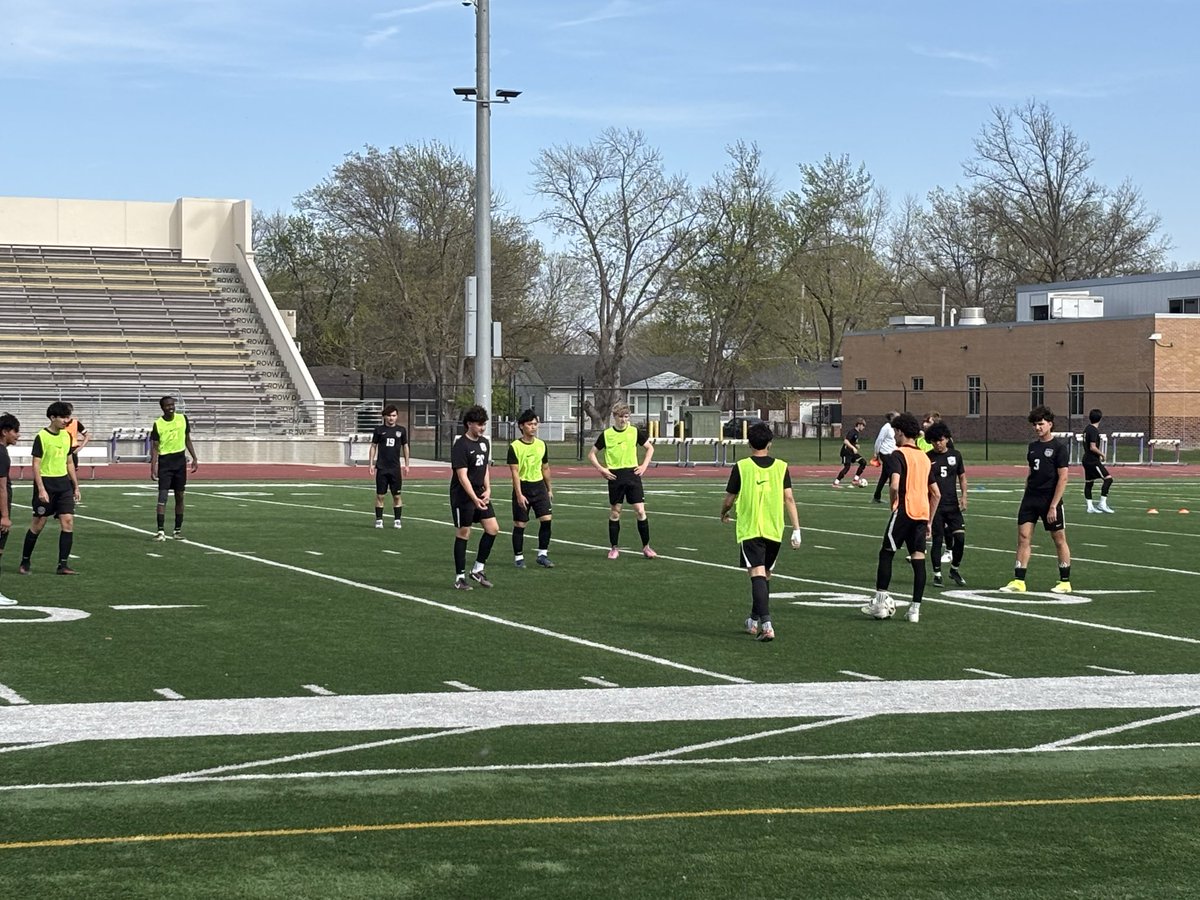 RocketAthletics's tweet photo. Rockets 🚀and Links getting ready for the first round match of the HAC Boys ⚽️ Silver Division game in Grand Island. https://t.co/EzGOl9IaED
