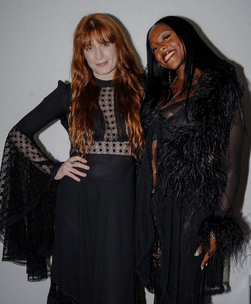 picsofflorence's tweet photo. south london princesses <3 ✨ https://t.co/4vNfFD3BYX