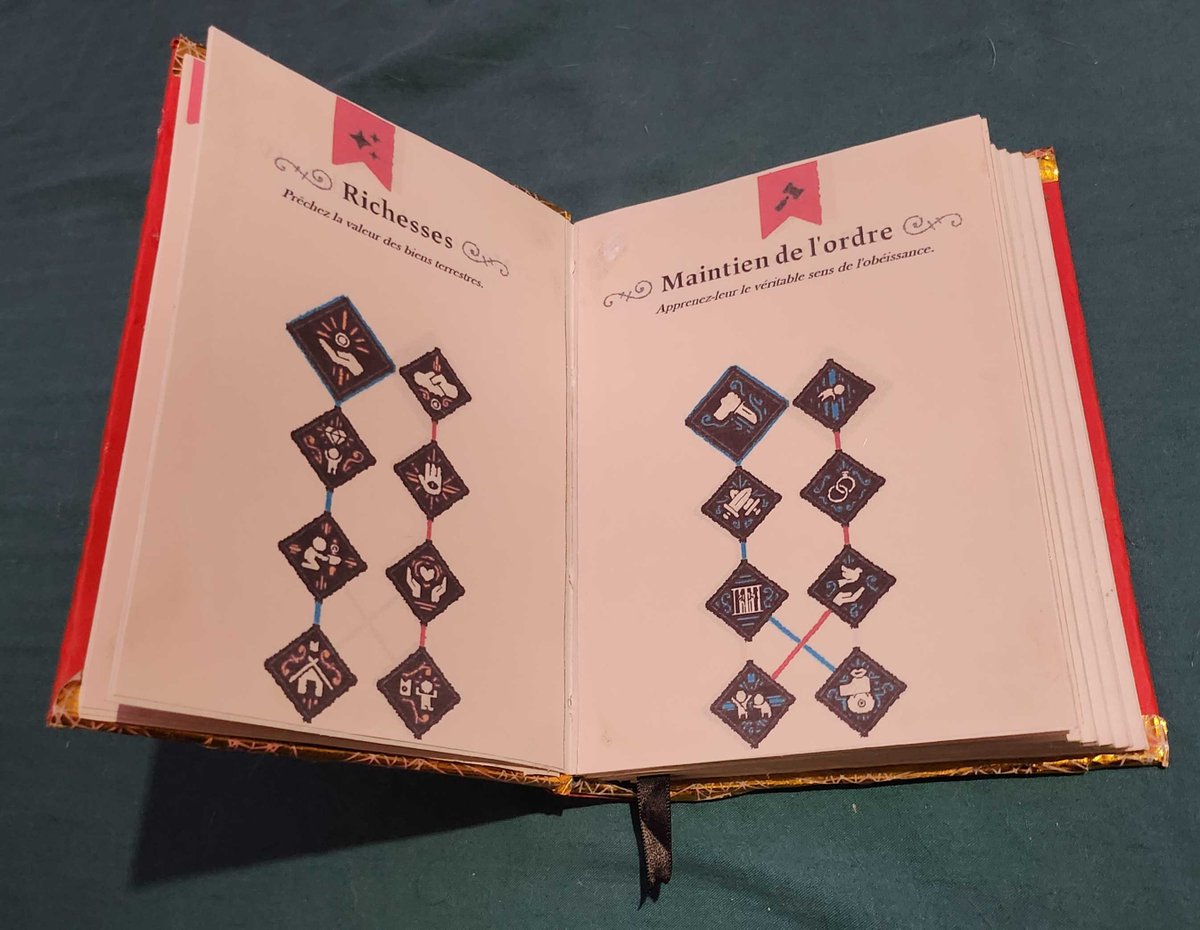 NifftyNiffty's tweet image. Follow up on my COTL cosplay: I made the book!
(It's in French for obvious reasons lmao)

I took screenshots of my own game so you can see what I chose haha

(1/3)
#CultOfTheLamb #COLT #Cosplay
