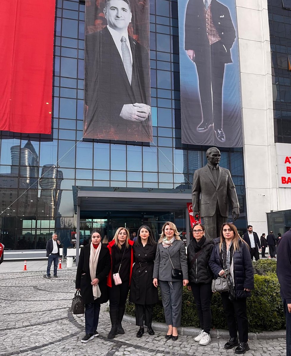Biriz, beraberiz, Ataşehir’deyiz!

Genel Başkanımız Özgür Özel öncülüğünde; Cumhurbaşkanı adayımız Ekrem İmamoğlu, Ataşehir Belediye Başkanımız Onursal Adıgüzel ve tüm yol arkadaşlarımız için milletimizle omuz omuza meydanlardayız.

Ne geri adım atarız, ne susarız!

Haksızlığa
