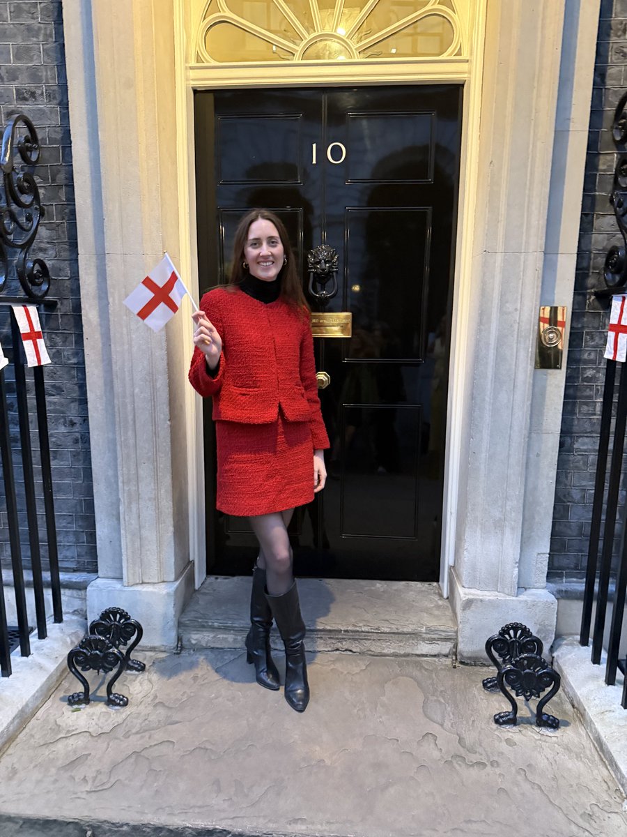 Alice Loxton tweet media