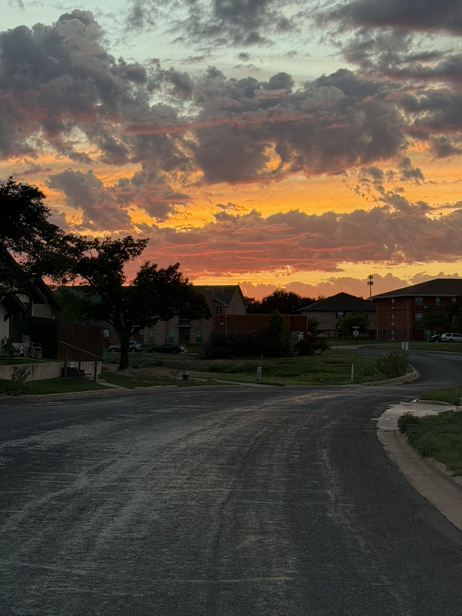 palanmat's tweet photo. West Texas sunset last night.  No filters, just perfect nature. https://t.co/W23fDXFPI3
