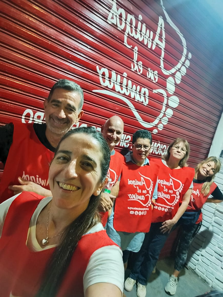 amigosenelcamin's tweet image. 🔴RECORRIDA DOMINGO 19🔴
Partimos a visitar a los queridos #amigos de cada domingo que nos reciben con su abrazo : Walter en compañía de su perrita Fiona, Miguel a quien además de la cena le dejamos lectura, Jorge,  Ricardo, Carlos. #Solidaridad