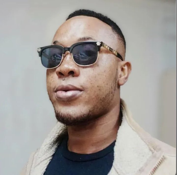 XLRADl1069's tweet photo. Mad ooo if you don’t have this song title # The Good, The bad
And the Ugly  BY ///. @choihung17
#DJInTheM @officialdeejay with @XL1069_FM
#MondayMotivation 

#GudVibesLIVESHOW 🎶🎶🎶AT @XLRADl1069
TUNE IN NOW AND FEEL THE DOPE VIBES 🎧🔥🔥🔥🔥🔥🎤🎤📻📻🎵🎵🎶🎶 https://t.co/q28Wm0707w