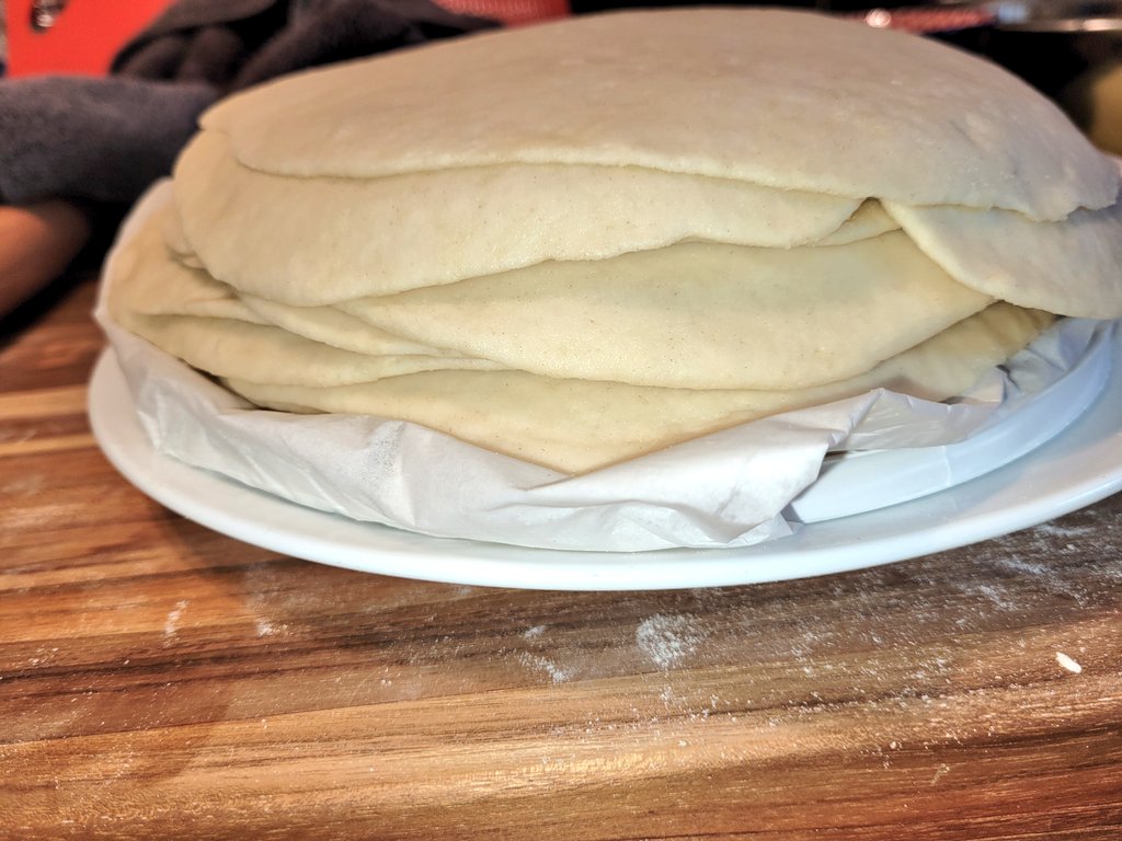 cellswordrin's tweet image. I find that keeping the damp cloth on the stack of rolled flatbreads keeps them intact and not drying out. 👍🏾 #Foodie #Cooking Something 🆕 #greekcuisine #GoodAfternoon #GoodEvening #GoodVibes #allday #anyday #yeschef #cook #HaveABrightDay ꉂ🌻