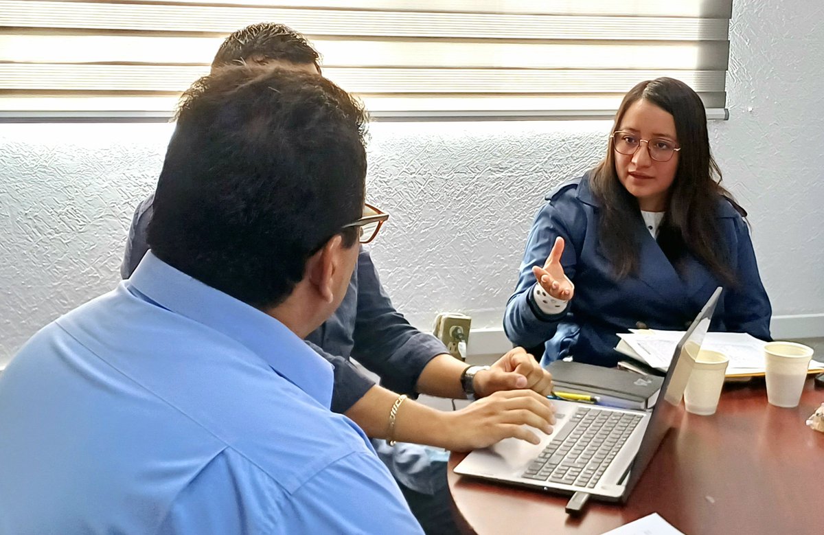 MayeRosanoReyes's tweet photo. En reunión de trabajo, personal de la Dirección de Archivos encabezó la revisión de Cédulas de Alineación de Funciones con las personas titulares de la Dirección General de Evaluación, con el objetivo de asegurar una gestión documental más eficiente.📂📄
#Archivos #SEPH https://t.co/YYI8h59XNA