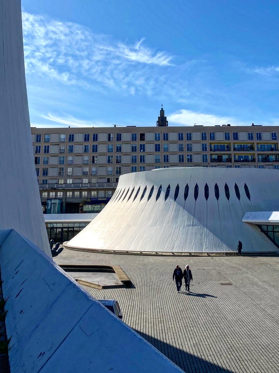L_E_Ba's tweet image. Courbes 

#streetphotography #lehavre #architecture #oscarniemeyer #latergram