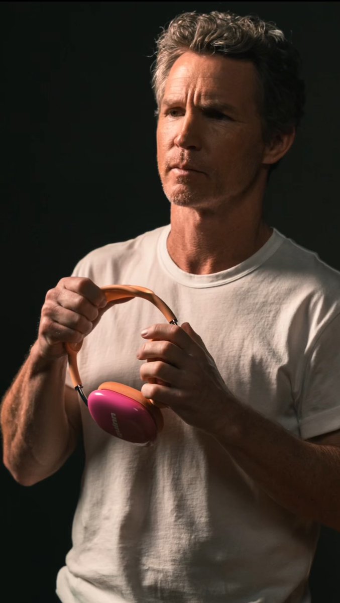 ShawnHatosyCom's tweet photo. Shawn Hatosy ft. quinn’s pink headphones. https://t.co/mK24pXhso5