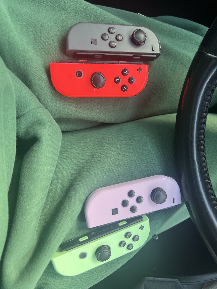 JustbmoreBrand's tweet image. This was supposed to be more than a controller day, but people be liars, unprofessional, unreliable &amp;amp; unresponsive. A few flaked so I don’t have the games I planned on grabbing unfortunately.🥲

#xbox #nintendo #controllers #gaming #GamerLife